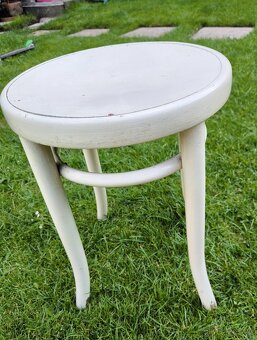 Starožitná židlička THONET. - 2