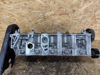 HLAVA MOTORU 2.5 TDI VW T4  074103373G - 2