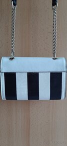 Hezká malá kabelka/crossbody originál Guess - 2