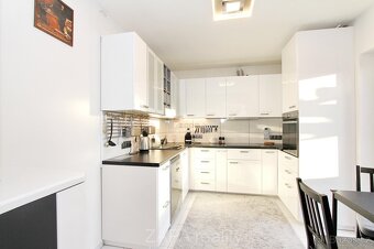Prodej rodinného domu 4+1 159 m2 s pozemkem 316 m2, Neratovi - 2