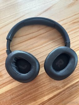 Bezdrátová sluchátka JBL Tune 720 černá - 2