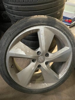 Letní sada 5x112 s pneu 225/40 R18 Seat - 2