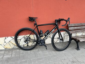 silnicni kolo Focus Izalco Race Carbon 2020 - 2