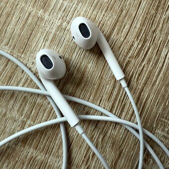 Nové sluchátka Apple EarPods Lightning - 2