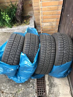 Pirelli SottoZero zimní 215/60 R16  - prodám - 2