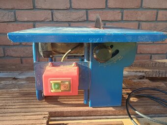 Malá stolní pila na opravu  - 2