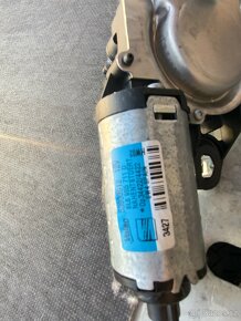 Motorek zadniho sterace - 2