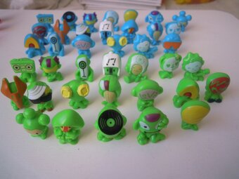 Gogouni figurky. album  čepice. - 2