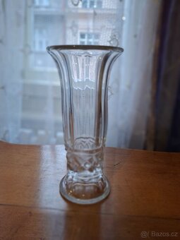 Starožitná sklenéná váza - 2