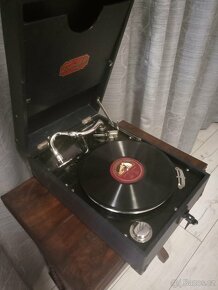 Kufříkový gramofon na kliku - 2