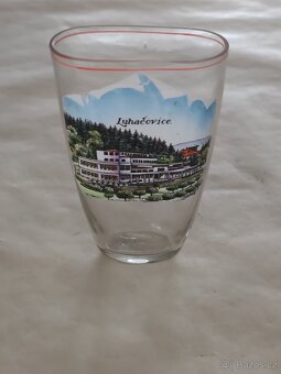 Sklo a porcelán. - 2