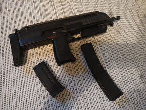Tokyo Marui MP7A1 celokovová + 2x zásobník - 2