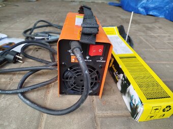 svářečka PanterMax MMA 195LCD - 2