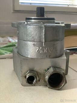 Prodám hydraulickí čerpadlo posilovače řízení AK52 Zetor. - 2