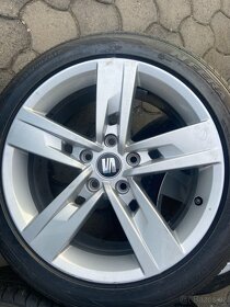 Originální ALU Seat včetně pneu 5x112 R17 ET49 - 2