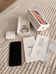 Apple iPhone Xs 256 GB zlatý - 2