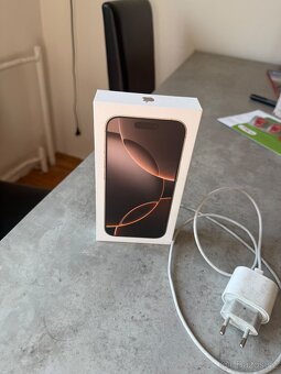 Prodám iPhone 16 Pro Desert Titanium 128GB - 2