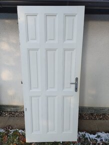Starší masivní dveře bílé 82 × 204 cm pravé - 2