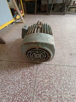 Prodám starý elektromotor - 2
