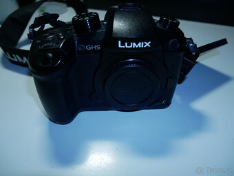 Panasonic Lumix GH5 + Leica 12-60 + příslušenství - 2