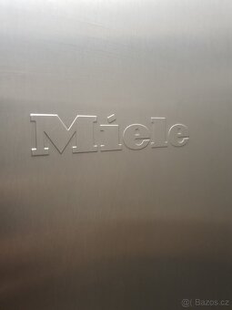MIELE monoklimatická lednice NEREZ 413 litrů DOVOZ - 2