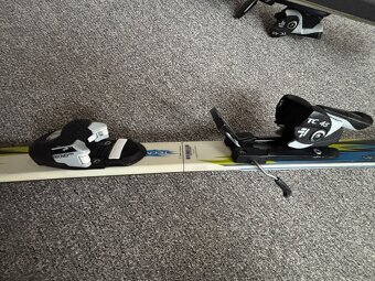 lyže 110cm; lyžáky 23,0/23,5; hůlky 90cm - 2