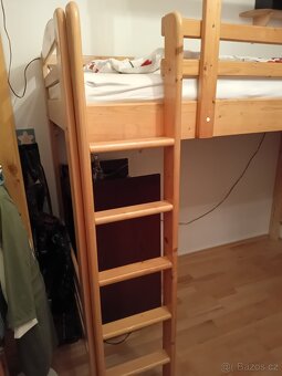 Zvýšená postel DOMESTAV - masiv - 2