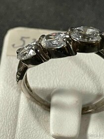 Stříbrný prsten 3 velké zirkony - 2