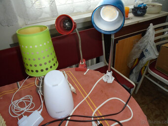 Prodám starší stolní lampičky,starší lustry a nový lustr - 2
