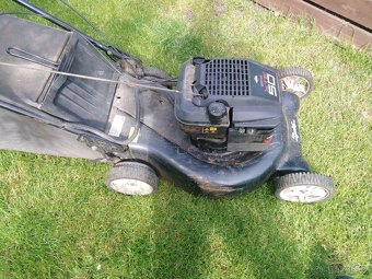 Sekacka s pojezdem briggs&stratton - 2