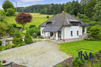 Prodej rodinného domu o velikosti 254 m2, na pozemku o velik - 2