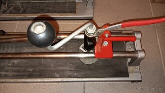 Řezačka na obklady a dlažby - 2