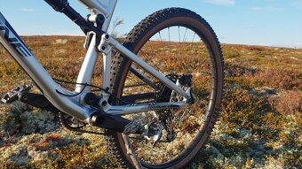 Rock Machine BLIZZARD TRL 90‑29, rám XL – minimálně jeté - 2