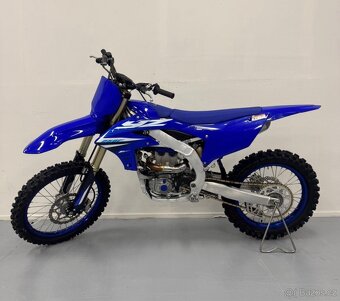 Yamaha yz250f 2025 2,5 mth Stav nového . - 2