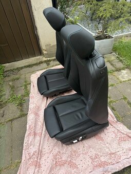 BMW M2 F87 Interiér - Sedačky - 2