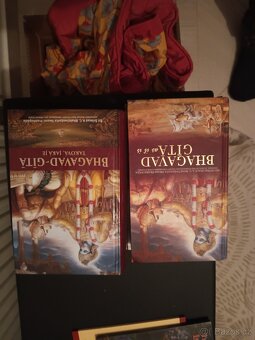 Bhagavad-Gíta,Shrimad Bhagavatam,sošky božtev. - 2