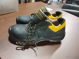 Nové, nepoužité pracovní boty, vel. 43 / 9 - 2