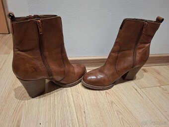 Damske kotnikove boty 39 - 2