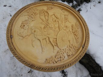 PĚKNÝ STYLOVÝ STOLEK. - 2