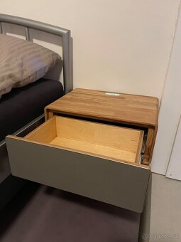Dubový noční stolek - 2