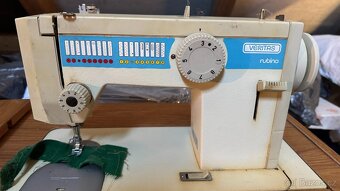 Prodám funkční skříňkový šicí stroj Veritas - 2