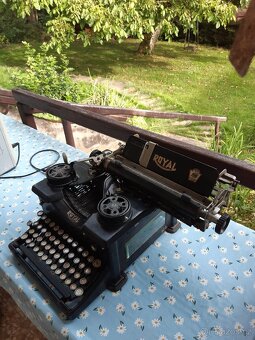 Starý psací stroj - 2
