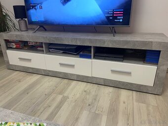 Televizní stolek - 2