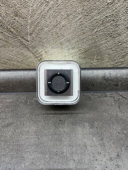 Apple iPod Shuffle 2 GB (4.generace) - nové - 2