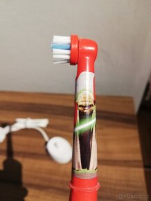 Elektrický zubní kartáček Braun Oral-B 3767 - 2