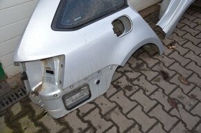 Dveře zadní blatník sklo kufru kufr Octavia III krátká combi - 2
