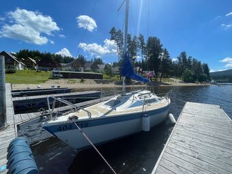 Plachetnice Dehler 22 + motor Yamaha 8 HP – připravená na se - 2
