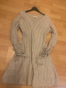 Kvalitní Pletené, vypasované šaty (PC 1.300,-) - 2