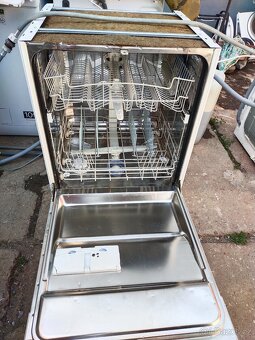 Prodám funkční myčku značky Whirlpool o šíři 60 cm--DOVEZU-- - 2