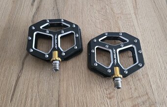 Pedály Shimano SAINT PD-M828 - 2